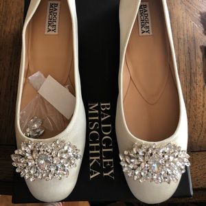 New Badgley Mischka sz 7 Pippa satin bridal flats